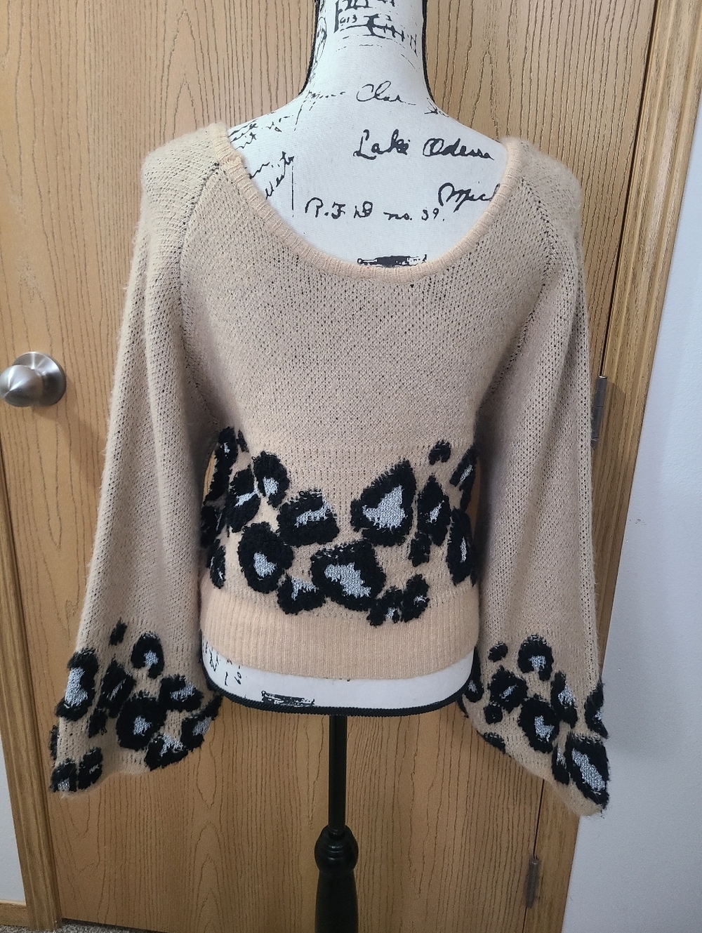Adora Leopard Print Bishop Sleeve Metallic Thread Oversized Sweater - Picture 3 of 4